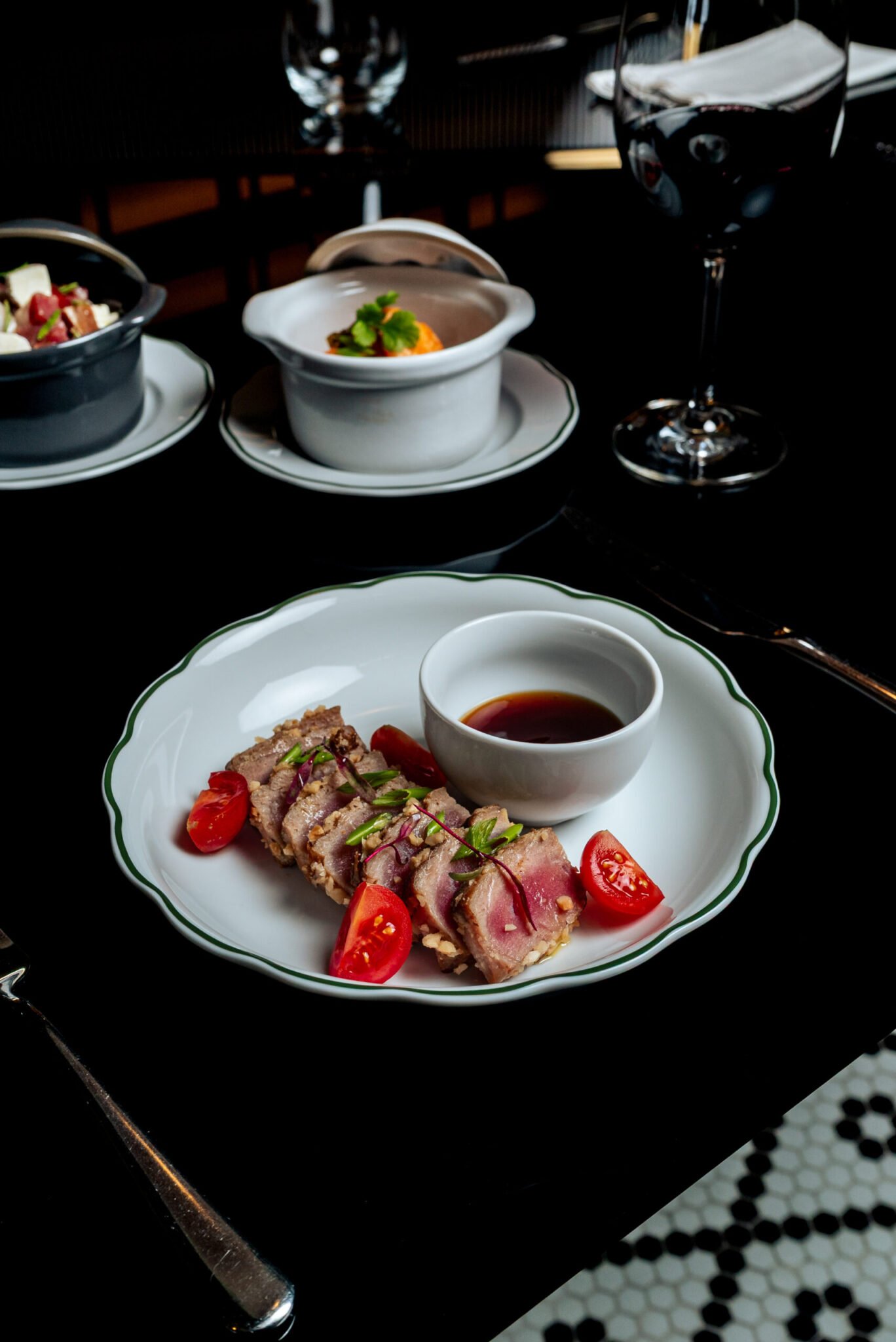F&B product photography of Vince Miklos, Tuna tataki on an elegant black table