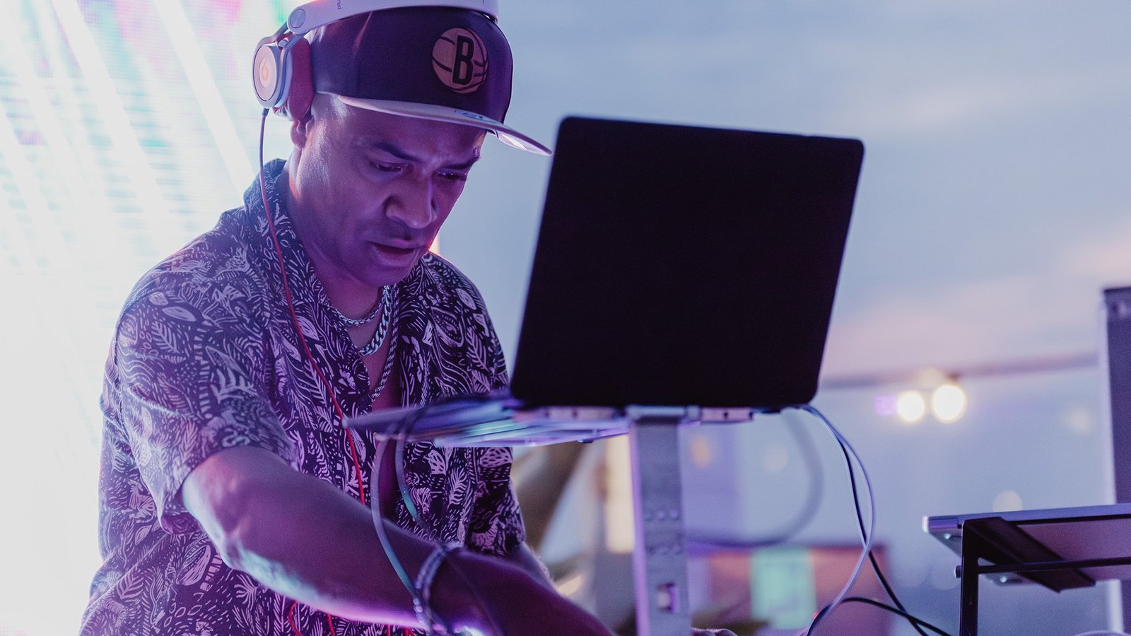 Vince Miklos Red Bull Ad graphic Design motion graphics faro algarve DJ Algarve